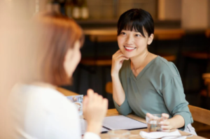 NeuroScience Solutions specialist holding a business discussion with a healthcare partner